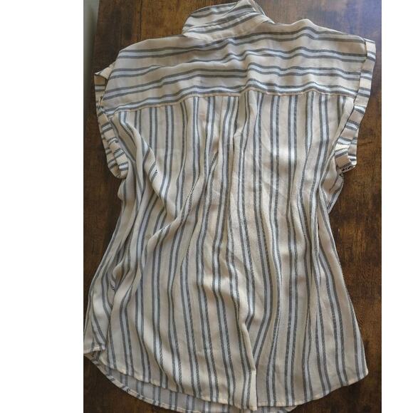 Express Striped Zip-Front Blouse – Cream & Charcoal Vertical Stripe (Size XL) - Picture 3 of 7